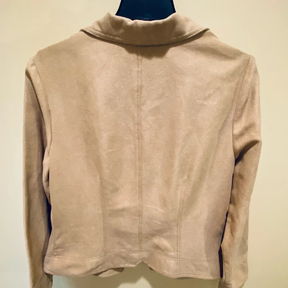 🌟HP🌟NWOT Camel Microfiber/Faux Suede Snap Close Jacket - Picture 9 of 11